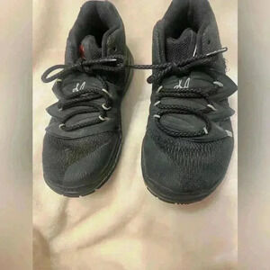 Nike Boys Kylie 5 Red Carpet Basketball shoes in black & white size 12C